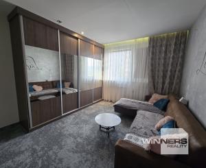 REZERVOVANÉ - Exkluzívne na predaj 4-izbový nadštandardný  byt s balkónom v Poprade na  ulici Šrobárovej