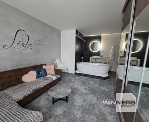 REZERVOVANÉ - Exkluzívne na predaj 4-izbový nadštandardný  byt s balkónom v Poprade na  ulici Šrobárovej