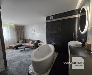 REZERVOVANÉ - Exkluzívne na predaj 4-izbový nadštandardný  byt s balkónom v Poprade na  ulici Šrobárovej