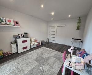 REZERVOVANÉ - Exkluzívne na predaj 4-izbový nadštandardný  byt s balkónom v Poprade na  ulici Šrobárovej