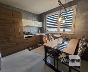 REZERVOVANÉ - Exkluzívne na predaj 4-izbový nadštandardný  byt s balkónom v Poprade na  ulici Šrobárovej