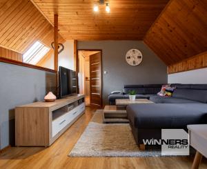 REZERVOVANÉ - Exkluzívne na predaj 3-izbový rodinný dom po kompletnej rekonštrukcii v obci Banská Belá, okres Banská Štiavnica