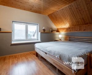 REZERVOVANÉ - Exkluzívne na predaj 3-izbový rodinný dom po kompletnej rekonštrukcii v obci Banská Belá, okres Banská Štiavnica