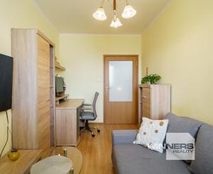 NA PREDAJ 3-izbový klimatizovaný byt 79,34m2 v obľúbenej lokalite s výbornou dostupnosťou, ul. Tehelná