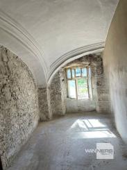 Exkluzívne na predaj  starší neobytný rodinný dom vhodný na renováciu, prípadne výstavu nového rodinného domu, obec Stráže - okres Poprad