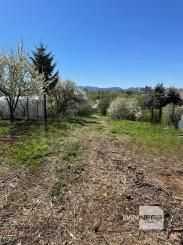 Exkluzívne na predaj  starší neobytný rodinný dom vhodný na renováciu, prípadne výstavu nového rodinného domu, obec Stráže - okres Poprad