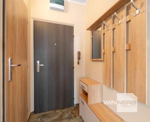 Na predaj štýlová, kompletne zrekonštruovaná garsónka – ideálna investícia aj štartovacie bývanie