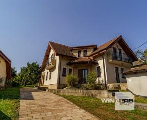 Na prenájom krásny 6-izbový rodinný dom v meste Vrbové, s priestranným  pozemkom 2167 m2, Piešťany