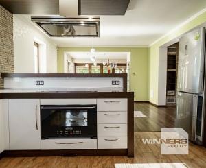 Na prenájom krásny 6-izbový rodinný dom v meste Vrbové, s priestranným  pozemkom 2167 m2, Piešťany