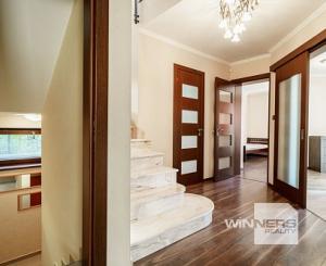 Na prenájom krásny 6-izbový rodinný dom v meste Vrbové, s priestranným  pozemkom 2167 m2, Piešťany