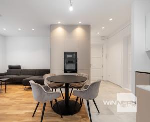 Tehlový 3 izbový byt 92 m2 po novej kompletnej rekonštrukcii s balkónom v centre mesta na ul. Palackého v Košiciach.
