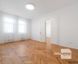Tehlový 3 izbový byt 92 m2 po novej kompletnej rekonštrukcii s balkónom v centre mesta na ul. Palackého v Košiciach.