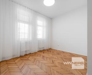 Tehlový 3 izbový byt 92 m2 po novej kompletnej rekonštrukcii s balkónom v centre mesta na ul. Palackého v Košiciach.