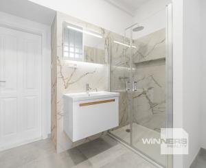 Tehlový 3 izbový byt 92 m2 po novej kompletnej rekonštrukcii s balkónom v centre mesta na ul. Palackého v Košiciach.