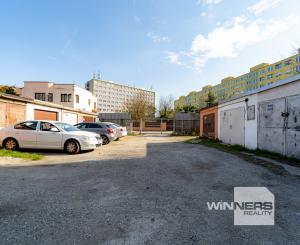 Tehlový 3 izbový byt 92 m2 po novej kompletnej rekonštrukcii s balkónom v centre mesta na ul. Palackého v Košiciach.