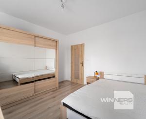 REZERVOVANÉ - 3 izbový byt po čiastočnej rekonštrukcii s loggiou v širšom centre mesta na ul. Tatranská v Košiciach.