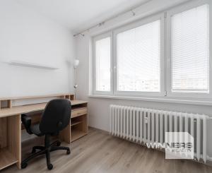 REZERVOVANÉ - 3 izbový byt po čiastočnej rekonštrukcii s loggiou v širšom centre mesta na ul. Tatranská v Košiciach.