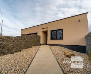 REZERVOVANÉ- Nadštandardný bungalov s pozemkom 660 m2 v obci Sady nad Torysou - Byster len 5km od mesta Košice