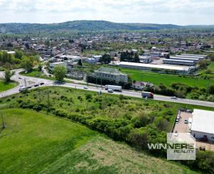 PREDAJ, INVESTIČNÝ POZEMOK 1 440 m², LEOPOLDOV, ŤAH D1 → HLOHOVEC