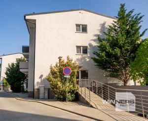 NA PREDAJ KLIMATIZOVANÁ GARSÓNKA 31,4m2 s balkónom a  parkovacím státím, ul. Na pasekách