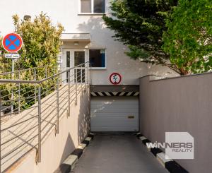 NA PREDAJ KLIMATIZOVANÁ GARSÓNKA 31,4m2 s balkónom a  parkovacím státím, ul. Na pasekách