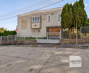 Na predaj rodinný dom s garážou, pozemok 817 m2, Hornoulická ulica, Bojnice