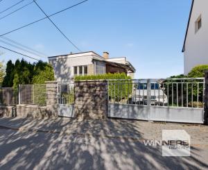 Na predaj rodinný dom s garážou, pozemok 817 m2, Hornoulická ulica, Bojnice