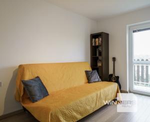 Na predaj 4-izbový zariadený byt (84,14 m²) so záhradou/pozemkom a parkovaním pri jazere
