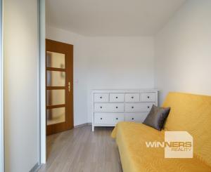 Na predaj 4-izbový zariadený byt (84,14 m²) so záhradou/pozemkom a parkovaním pri jazere