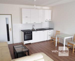 Na prenájom 1-izbový byt s balkónom, 42 m2, Vyšehradská ulica, Bratislava-Petržalka
