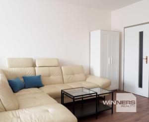 Na prenájom 1-izbový byt s balkónom, 42 m2, Vyšehradská ulica, Bratislava-Petržalka