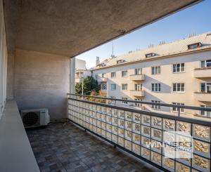 NA PREDAJ veľkometrážny 4-izbový byt 166,94 m² s parkovacím státím a 2 loggiami – Zámocká ulica