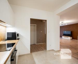 NA PREDAJ veľkometrážny 4-izbový byt 166,94 m² s parkovacím státím a 2 loggiami – Zámocká ulica