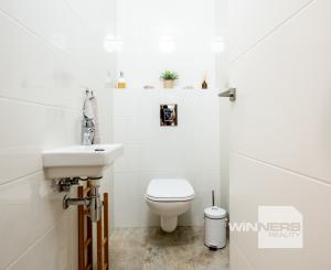 NA PREDAJ veľkometrážny 4-izbový byt 166,94 m² s parkovacím státím a 2 loggiami – Zámocká ulica