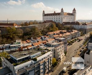 NA PREDAJ veľkometrážny 4-izbový byt 166,94 m² s parkovacím státím a 2 loggiami – Zámocká ulica