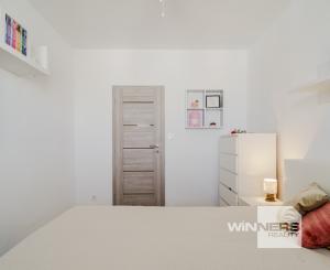 NA PREDAJ praktický 3-izbový byt po kompletnej rekonštrukcii, 55,59 m², ul. Furdekova – Petržalka
