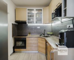 NA PREDAJ praktický 3-izbový byt po kompletnej rekonštrukcii, 55,59 m², ul. Furdekova – Petržalka