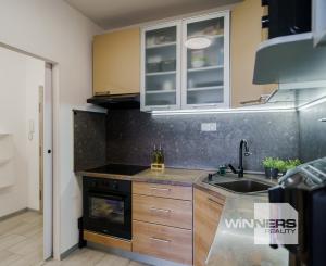 NA PREDAJ praktický 3-izbový byt po kompletnej rekonštrukcii, 55,59 m², ul. Furdekova – Petržalka
