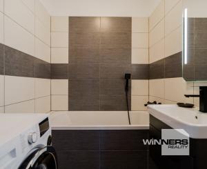 NA PREDAJ praktický 3-izbový byt po kompletnej rekonštrukcii, 55,59 m², ul. Furdekova – Petržalka