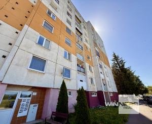 REZERVOVANÉ - KOMPLETNE ZARIADENÝ 3-IZBOVÝ  BYT NA PRENÁJOM – SÍDLISKO LÚČNA (VOĽNÝ IHNEĎ)