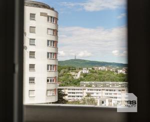 REZERVOVANÉ _ 2-izb byt po kompletnej rekonštrukcii s výhľadom na Bratislavu