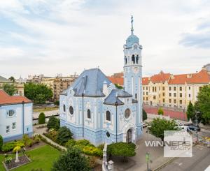 VÝNIMOČNÝ 3-IZBOVÝ BYT S IKONICKÝM VÝHĽADOM NA MODRÝ KOSTOLÍK | 2 LODŽIE, BALKÓN A 2 PARKOVACIE MIESTA