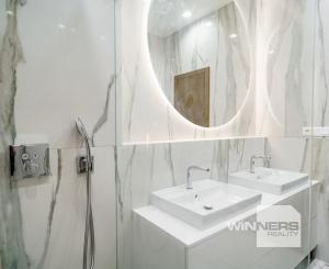 VÝNIMOČNÝ 3-IZBOVÝ BYT S IKONICKÝM VÝHĽADOM NA MODRÝ KOSTOLÍK | 2 LODŽIE, BALKÓN A 2 PARKOVACIE MIESTA