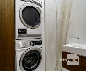 VÝNIMOČNÝ 3-IZBOVÝ BYT S IKONICKÝM VÝHĽADOM NA MODRÝ KOSTOLÍK | 2 LODŽIE, BALKÓN A 2 PARKOVACIE MIESTA