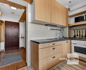 REZERVOVANÉ - Na predaj zrekonštruovaný a zariadený 1-izbový byt, 37,54 m2, Sekurisova ulica, Bratislava-Dúbravka