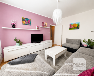 REZERVOVANÉ - NA PREDAJ | 2-izbový byt po takmer kompletnej rekonštrukcii, Banská Štiavnica, Križovatka