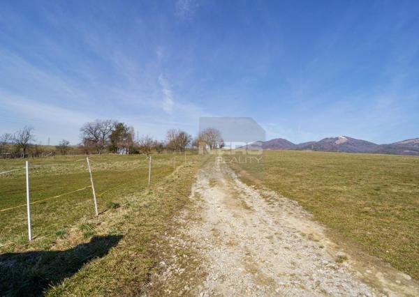 Exkluzívny predaj lukratívneho a veľkého pozemku pre rodinný dom, Kynceľová - Banská Bystrica