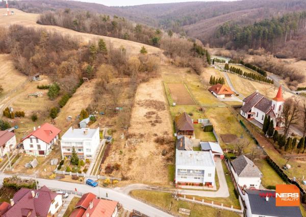 Na predaj lukratívny stavebný pozemok blízko  mesta Humenné- Brestov