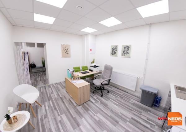 Ponúkam Vám na prenájom zrekonštruované priestory vhodné ako obchodné, kancelárske a aj zdravotnícke, na Levočskej ulici s dvoma parkovacími miestami.