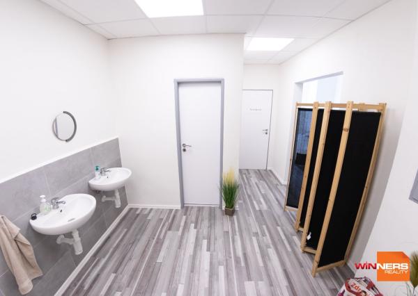 Ponúkam Vám na prenájom zrekonštruované priestory vhodné ako obchodné, kancelárske a aj zdravotnícke, na Levočskej ulici s dvoma parkovacími miestami.